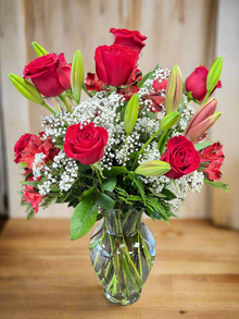  Deluxe Roses with Lilies